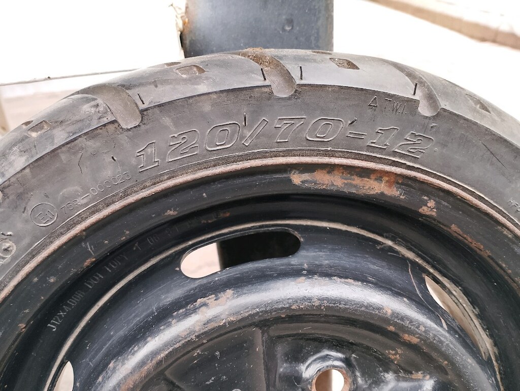ELEKTRİKLİ ÜÇ TEKERLEKLİ SCOOTER/MOTORSİKLET CANTI LASTİĞİ 120/70/12 - 7