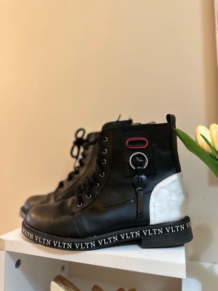 Bayan çizme valentino