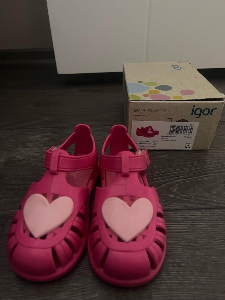 İgor marka Pembe sandalet