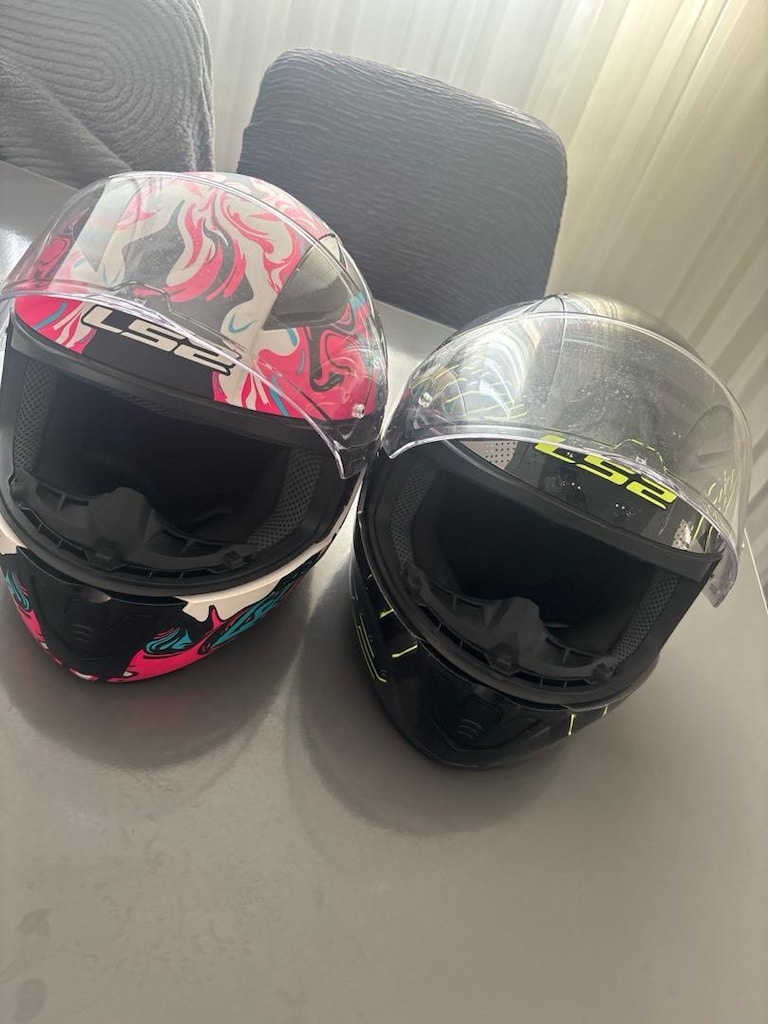 1 ay kullanılmış sıfır sayılır 2 adet kask - 2