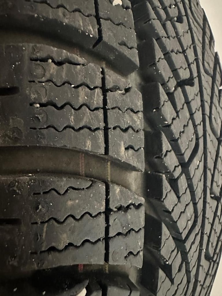 2025 Üretim / 1 Sezon Kullanılmış Goodyear UltraGrip 215/60 R17 96H - 4