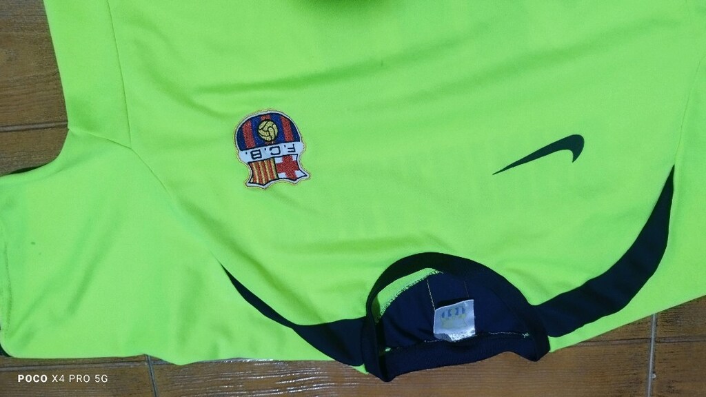 #Nike Ronaldinho forma..Arka bantta ufak sökük, dikilir ve ufak leke.. - 5