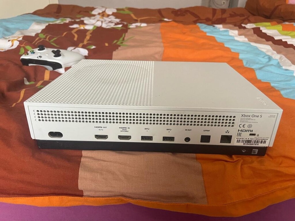 XBox One S - 4