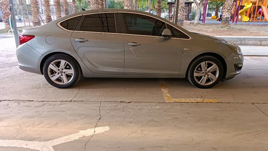 Opel Astra 2015 model sedan 1.6 CDTI 136 beygir sport paket dizel - 3