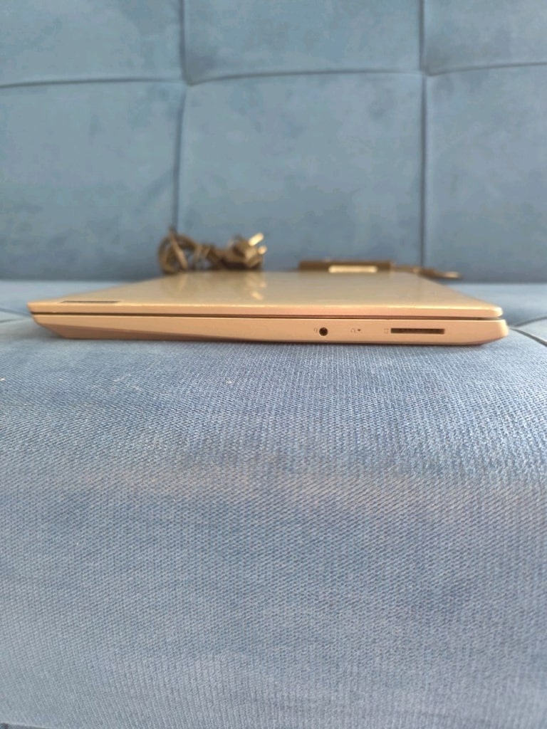 Lenovo Leptop - İ5 10.Nesil / 8 GB Ram / 256 GB M2 SSD - 7