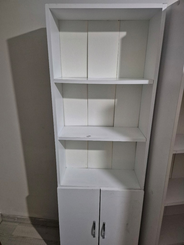Üç adet kitaplık - 4