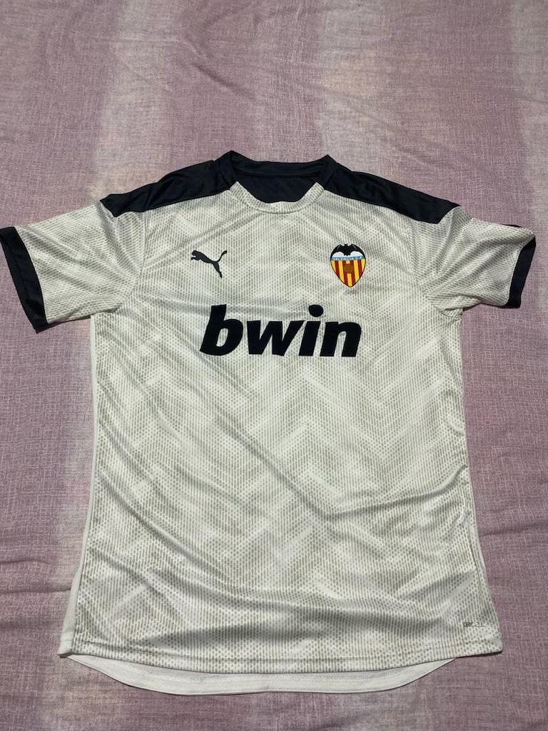 Valencia beyaz forma puma
