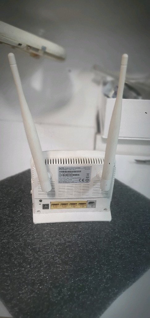 Zyxel P-1302-T10D v3 Wireless ADSL2 Modem/router - 2