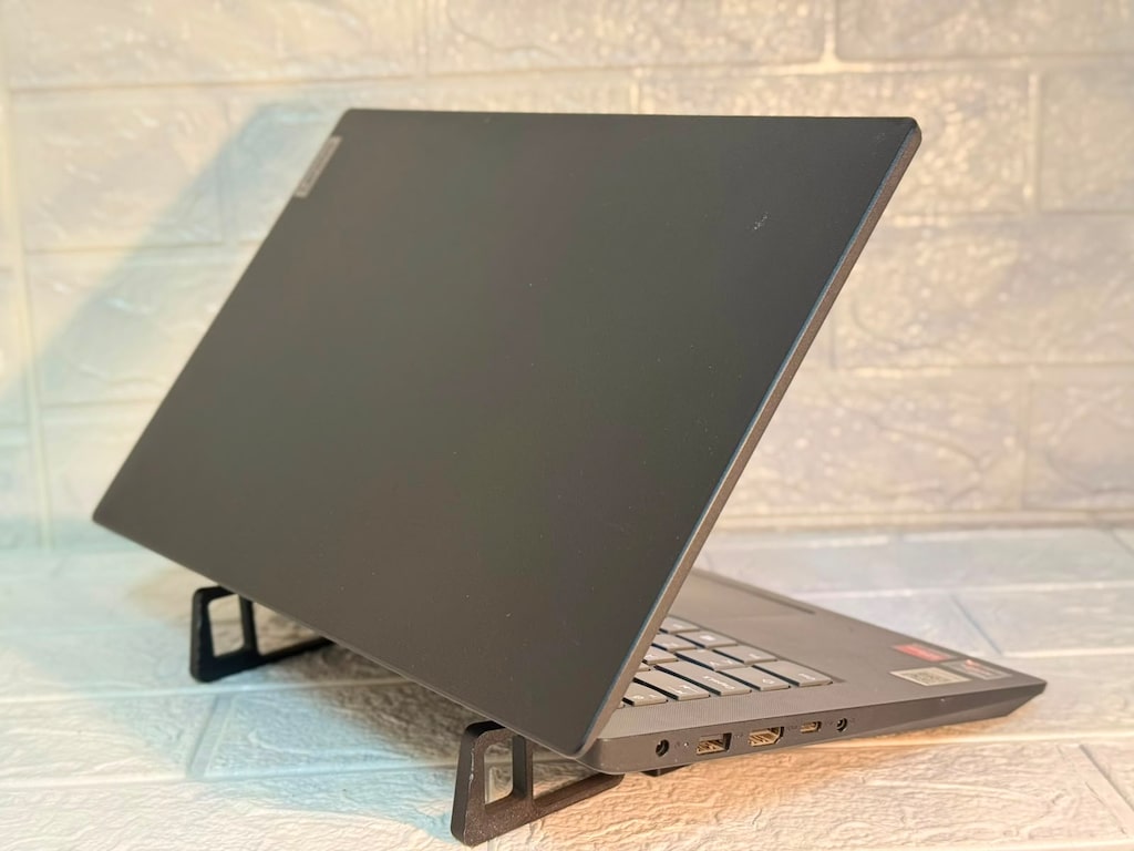 Ryzen 5 5000 Series - 8 gb Ram - 256 gb M2 SSD - Lenovo Laptop - 3