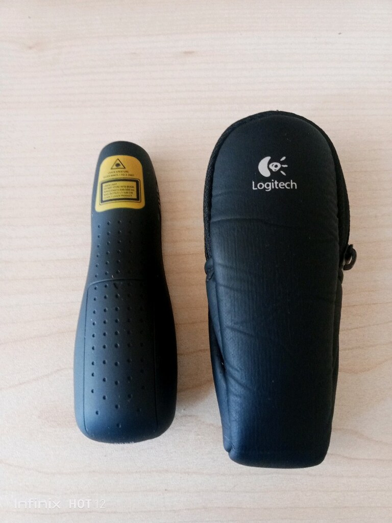 LOGİTECH 910-001356 R 400 2.4 GHz SUNUM KUMANDASİ - 2