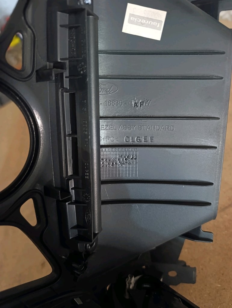 FORD FOKUS 3 RADYO-CD ÇALAR KONTROL PANEL ÇERÇEVESİ - 5