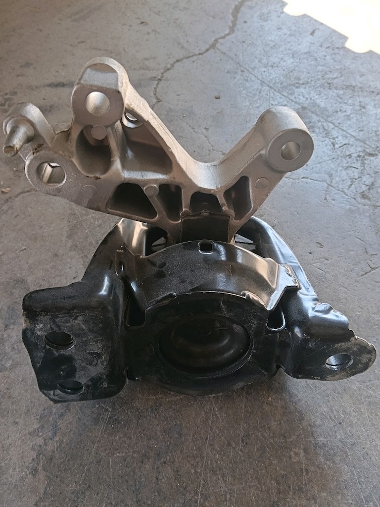 Renault kadjar sağ motor kulağı - 2