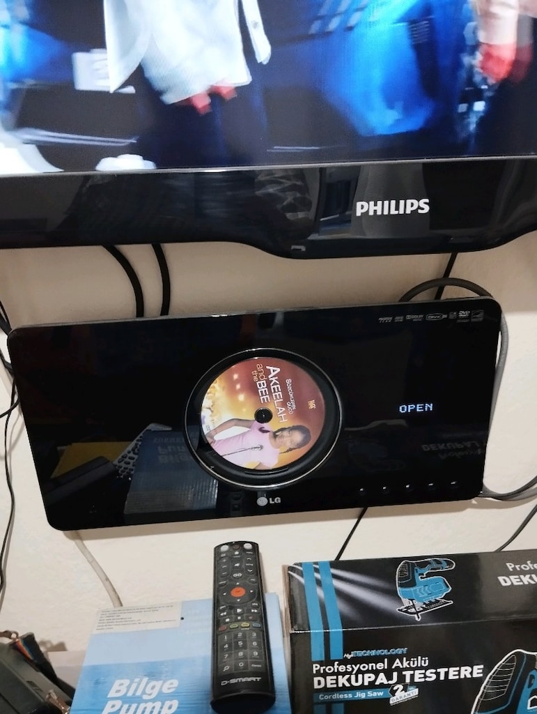 PHİLİPS 32 İNCH LCD TV. LG DUVAR TİPİ DVD PLAYER ve ARÇELİK MİNİ TELVE - 11