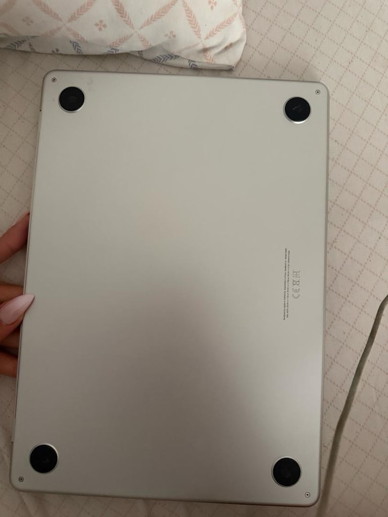 MacBook Air M2 2022 – 13.6” | 8 GB RAM | 256 GB SSD - 2