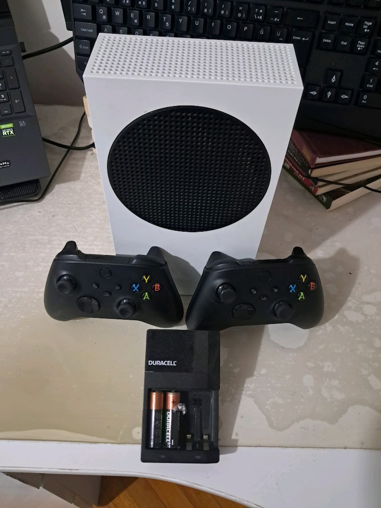 Xbox series s , çift kol , pil şarj istasyonu
