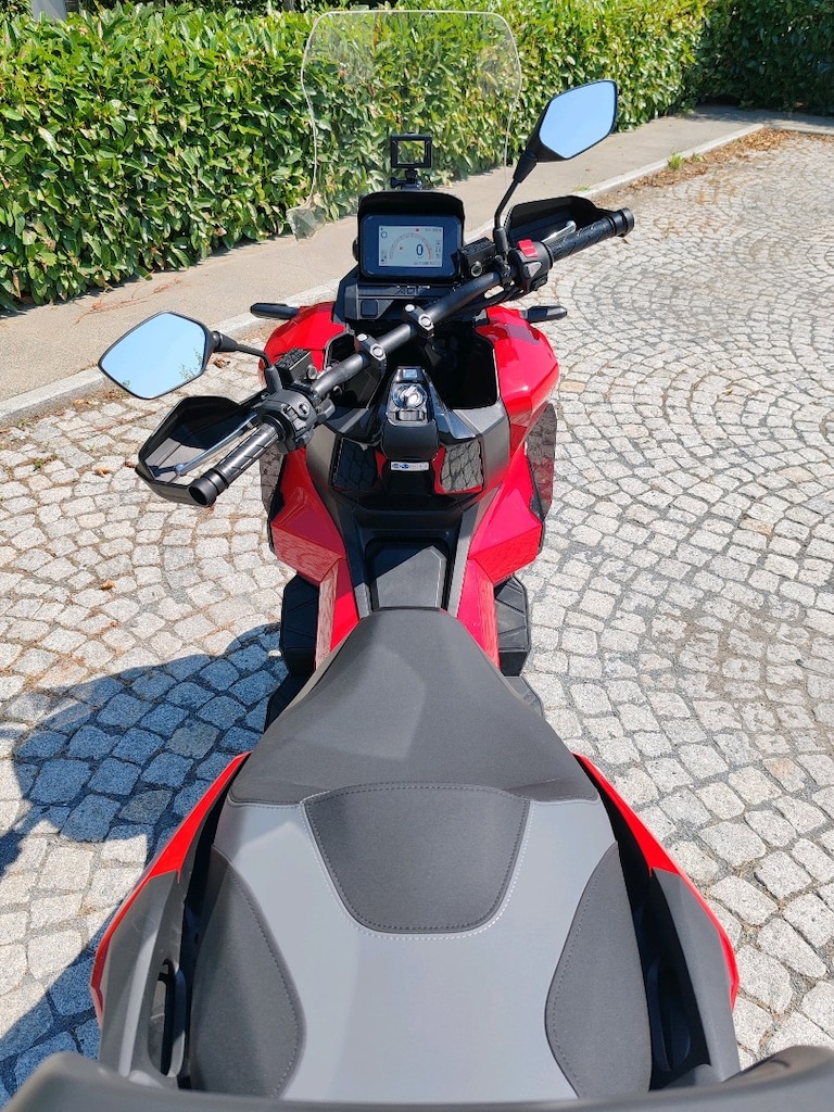 Honda adv 350 1300km 2025model - 4