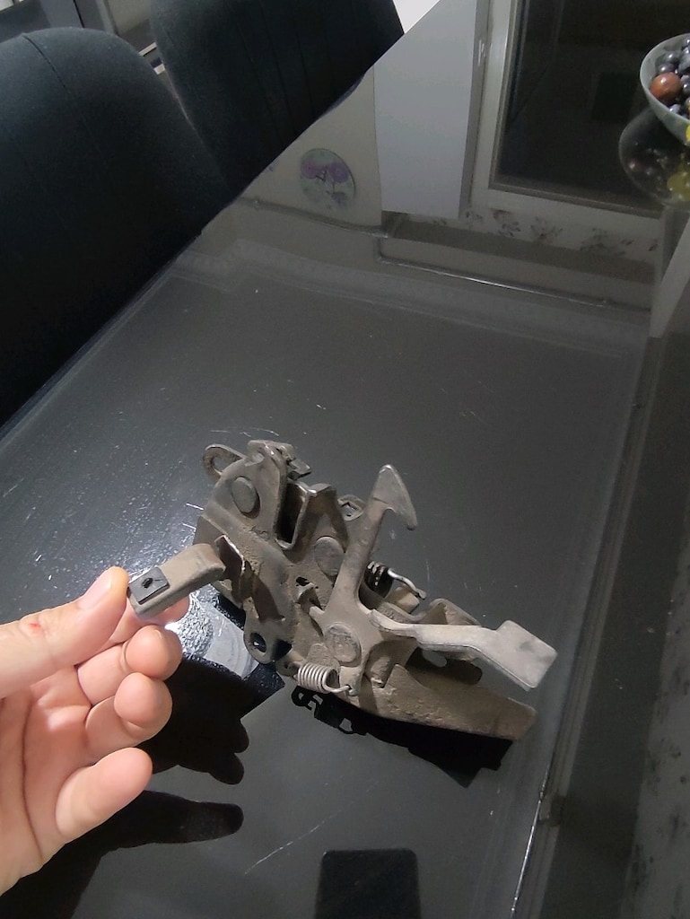 Corolla Kaput Kilidi - 2