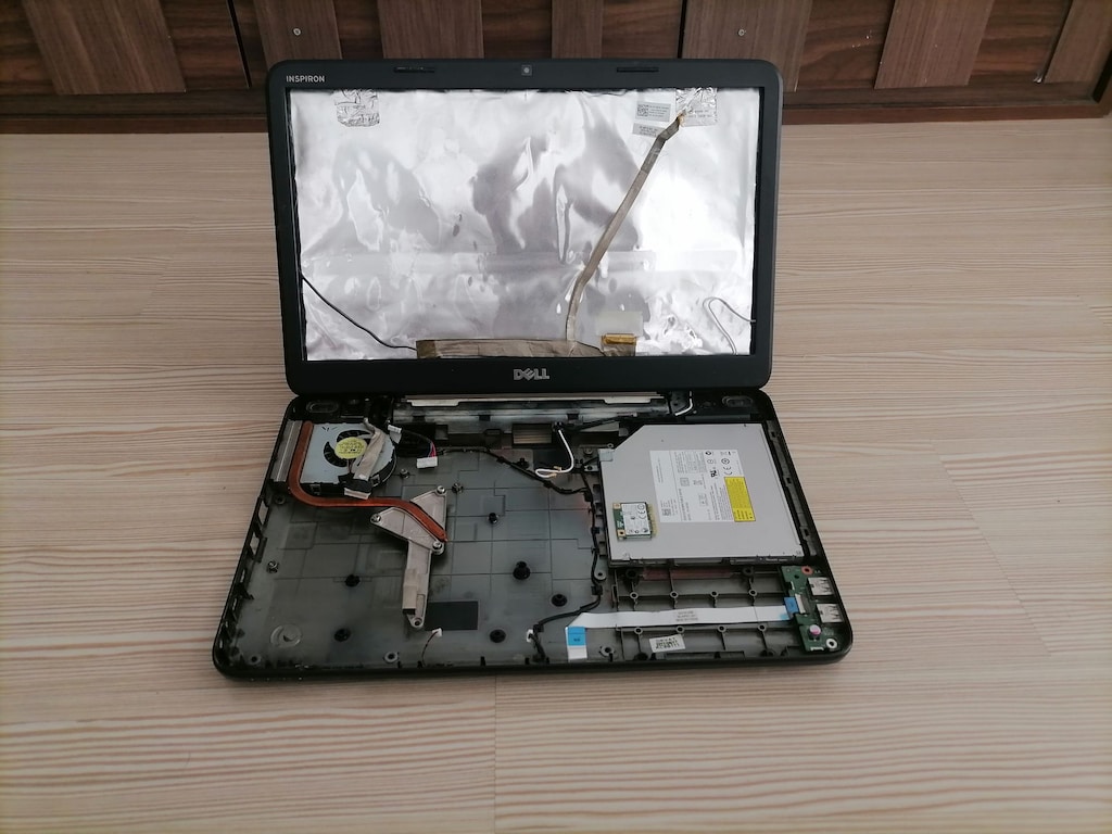 Dell Inspiron N5040 - 5