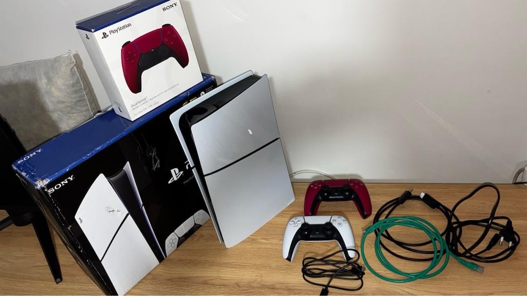 PS5 Slim Digital 1 TB | 2 Orijinal DualSense | Temiz ve Sorunsuz