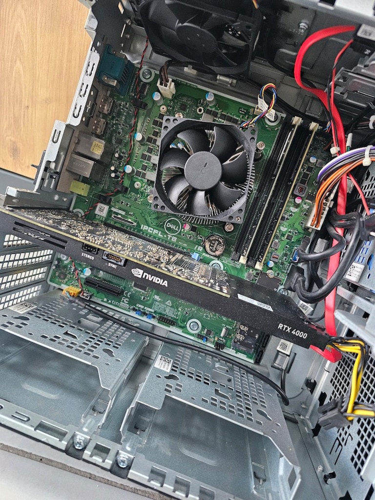 Dell Workstation E2236 32GB Quadro RTX 4000 8GB 512GB Nvme W11Pro - 10
