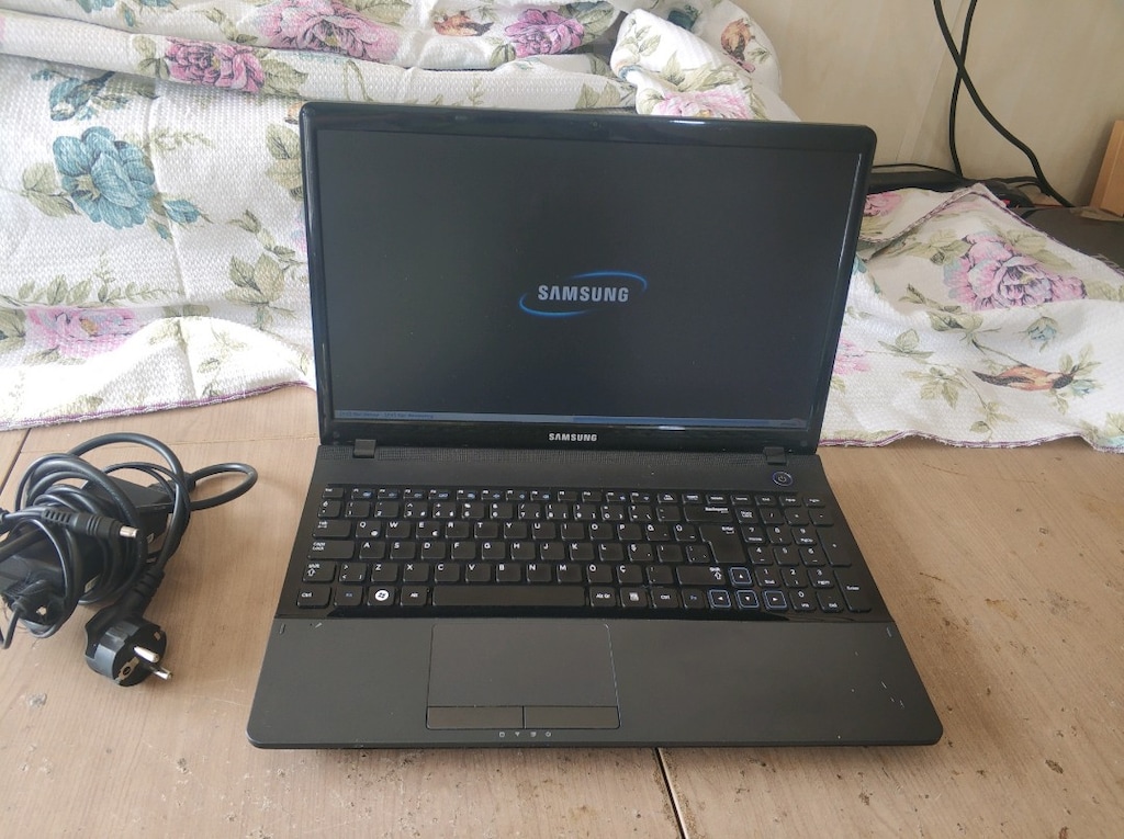 Samsung slım kasa 6 GB rem batarya sağlam temiz laptop - 4
