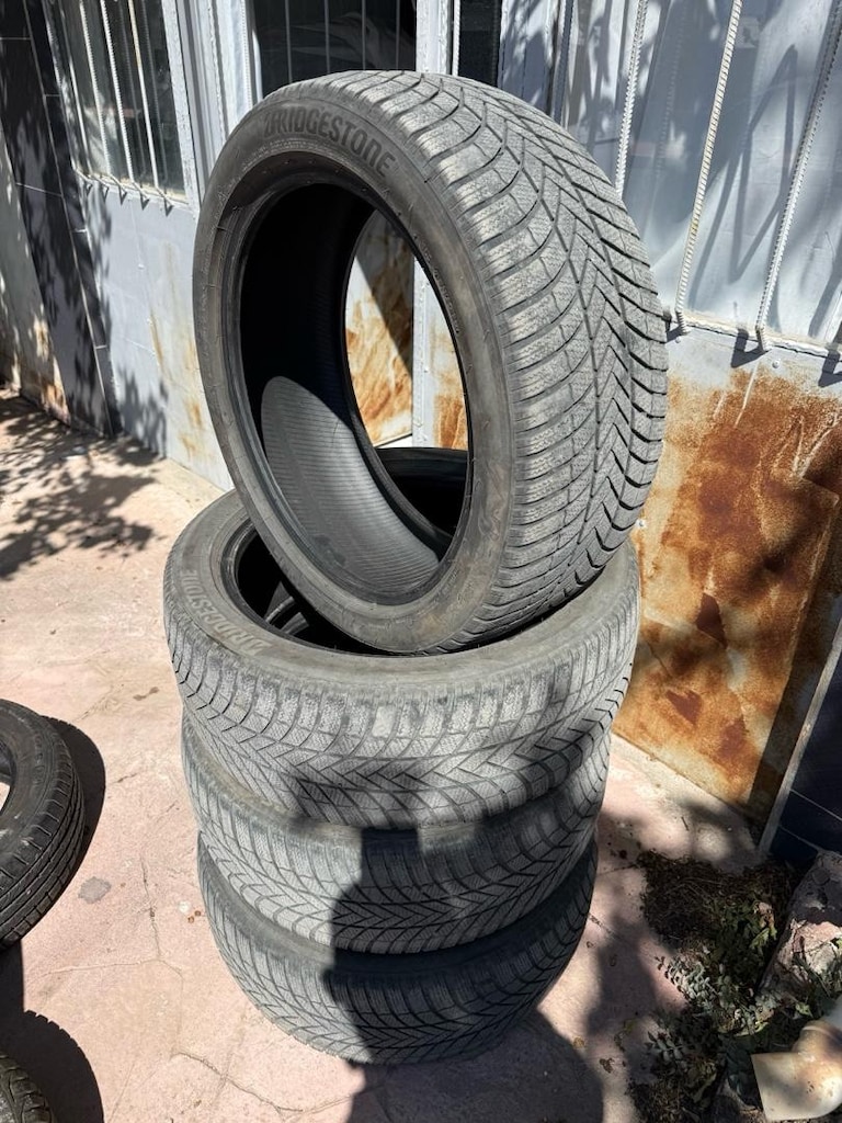 Kışlık Bridgestone 245/45/19 Lastik Takımı 4 Adet - 4