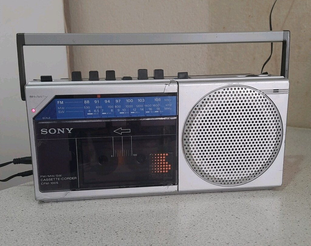 İşine yarayana Sony kalitesi Kasetçalar ve Radyo Harika sesi var.