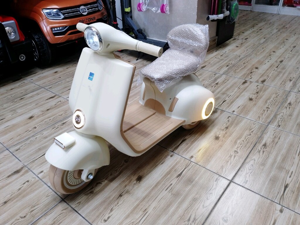 İNCİ AKÜLÜ ARABA (SIFIR) 12V KUMANDALI VESPA MOTOR - 2