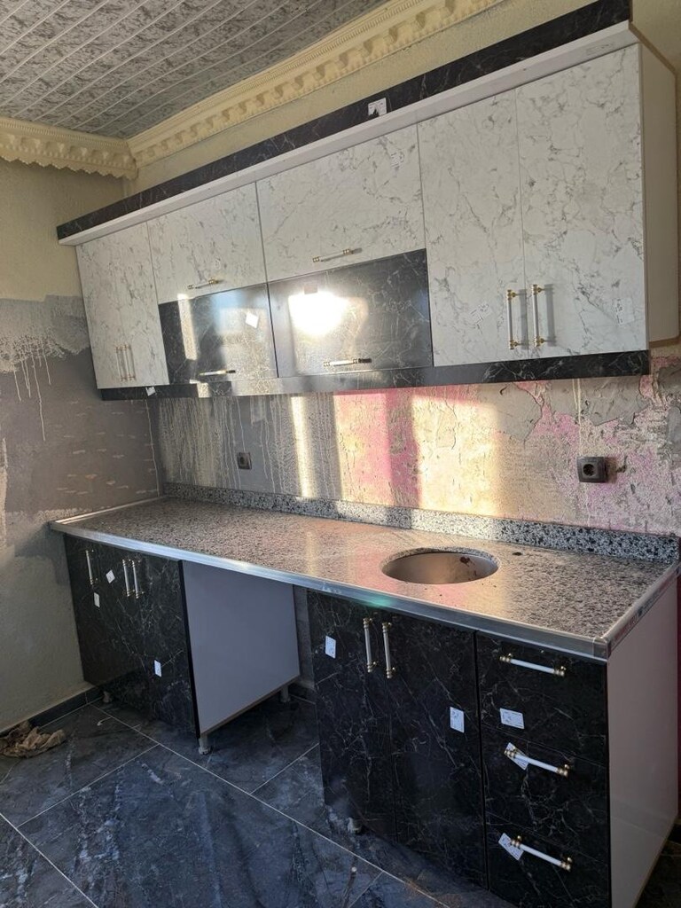 mutfak dolabı 2.5 metre alt 2.5 üst toplam 5 metre granit dahil sıfır - 5