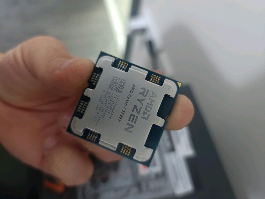 AMD RYZEN 7 7700X - 4