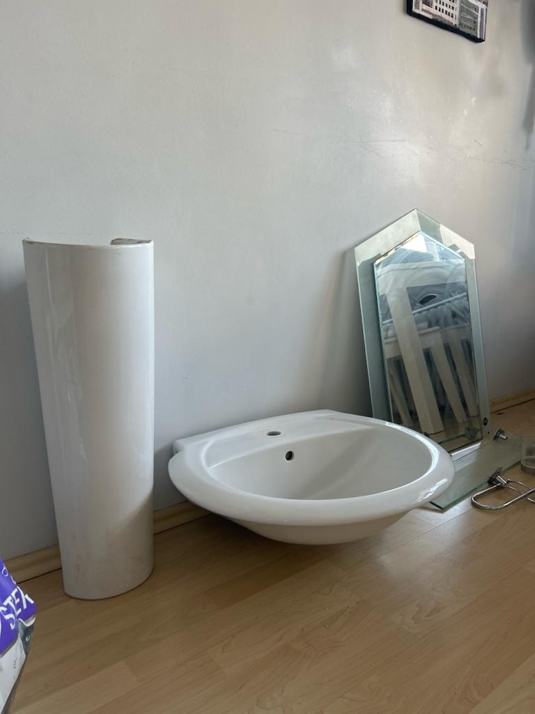 Banyo lavabo ve ayna takımı