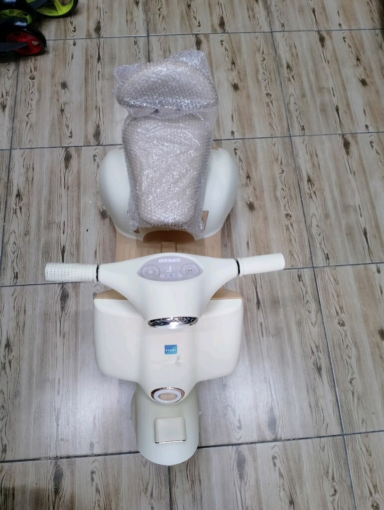 İNCİ AKÜLÜ ARABA (SIFIR) 12V KUMANDALI VESPA MOTOR - 11
