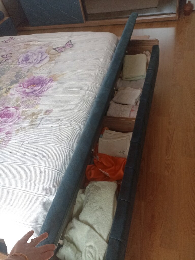 acil..Ahşap ve lacivert rengin de Weltev mobilyanın harika yatak odası - 6
