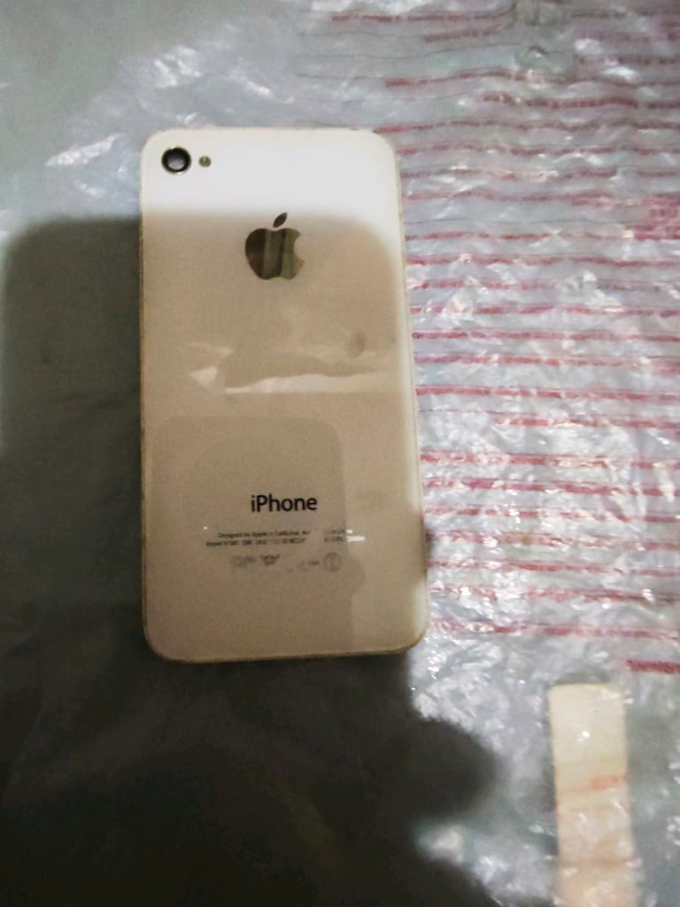 Apple iPhone 3G / 3GS arka kapak gövdesidir. ipone 4 s - 6