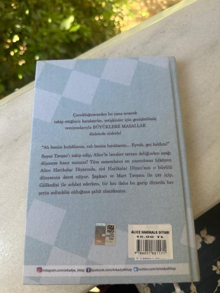 Alice harikalar diyarında kitap - 2
