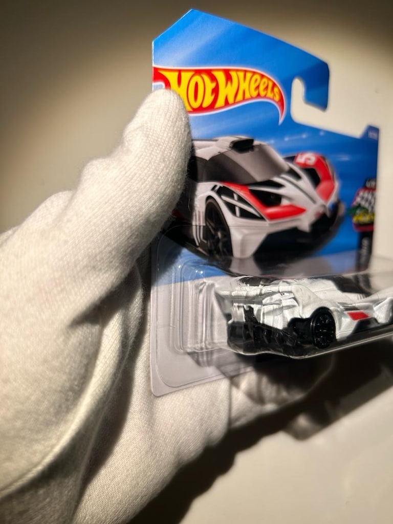 Hot Wheels Bugatti Bolide - 3