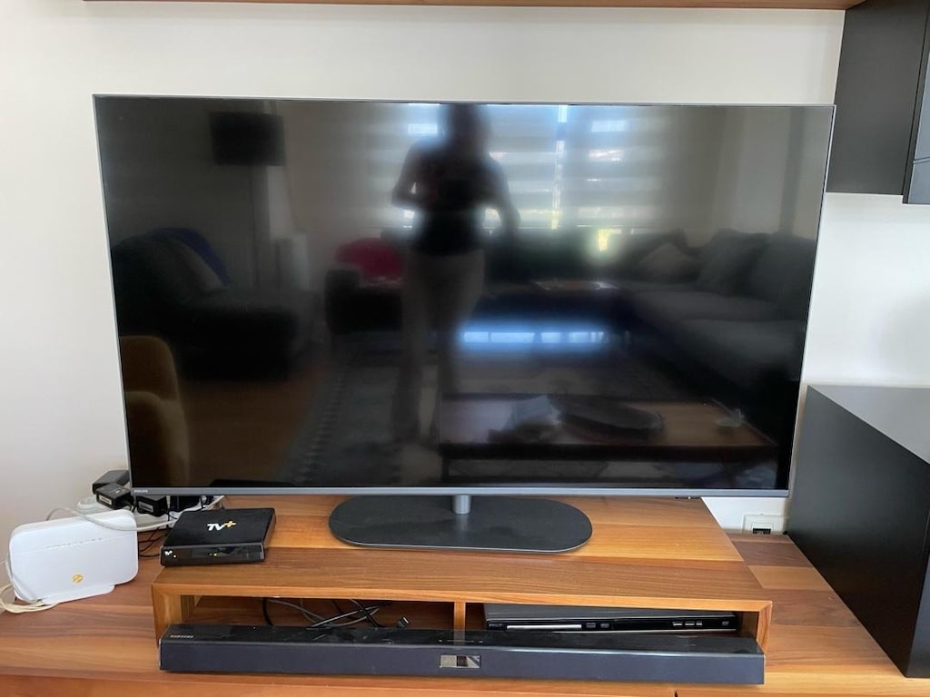 Philips Ambilight TV The One 55PUS9000/62 - 2