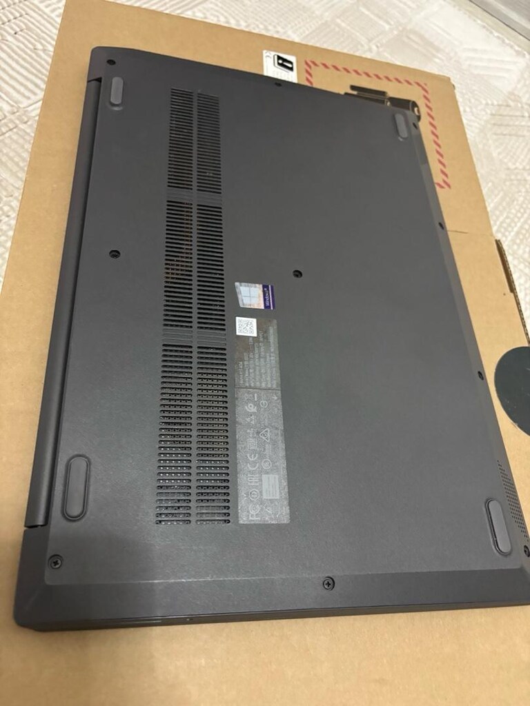 LENOVO V15-ADA 82C7 - 3