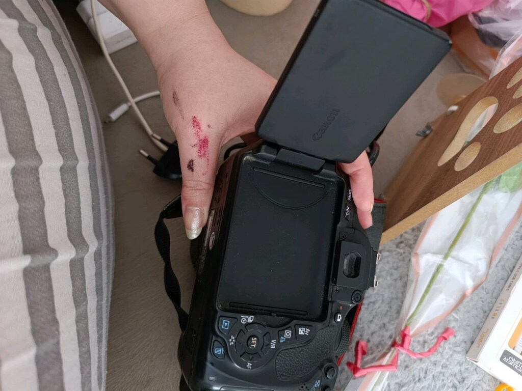 Canon fotoğraf makinesi E0S 600 D - 4