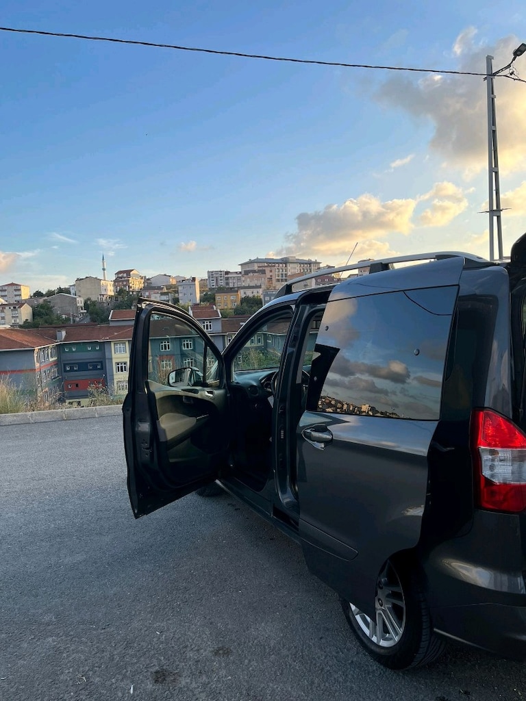 SAHİBİNDEN TEMİZ BAKIMLI 2023 FORD TOURNEO COURIER - 9