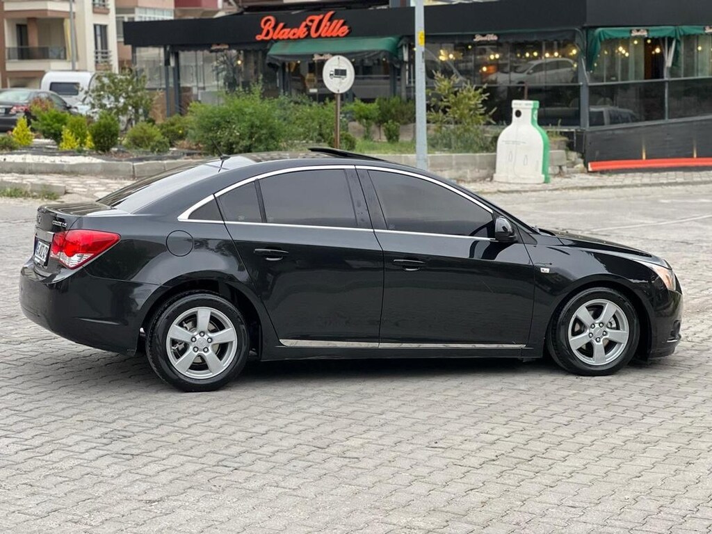 Chevrolet Curuze LS Plus - 3