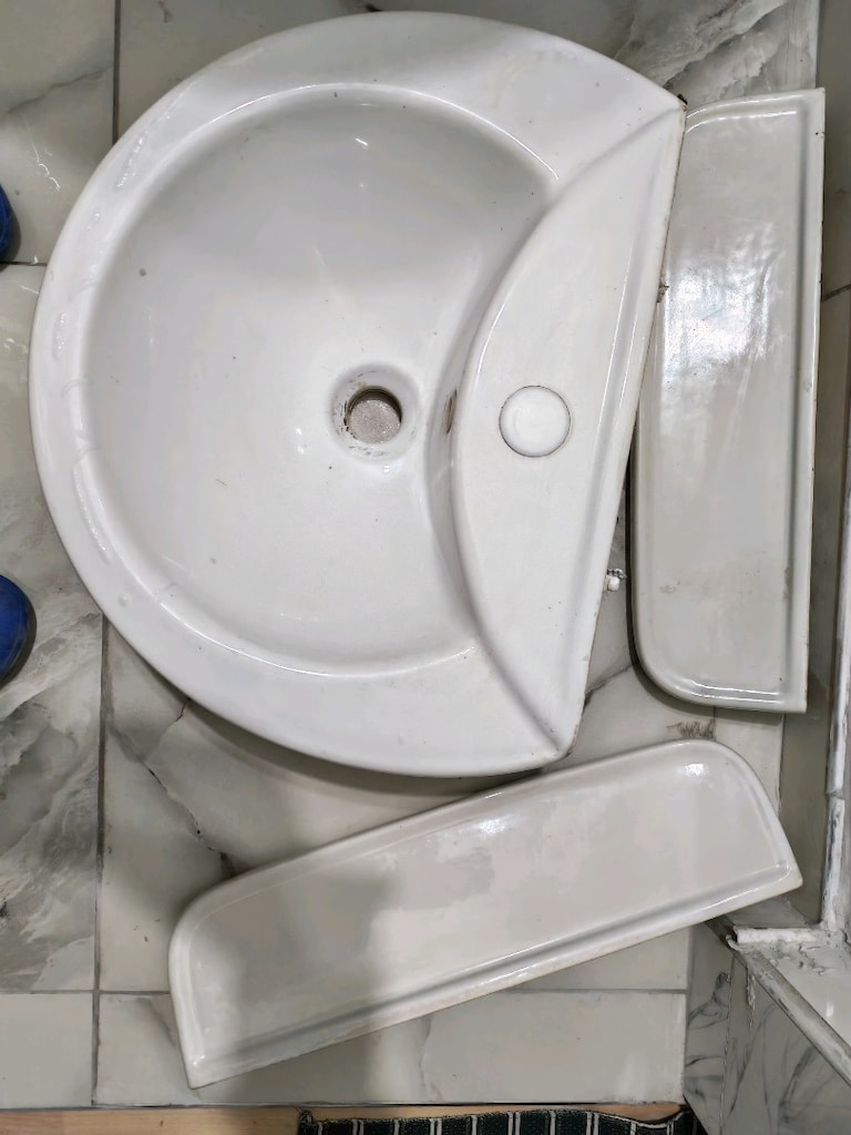 Tertemiz Porselen Banyo ve Tuvalet Lavabosu ve Rafları - 5