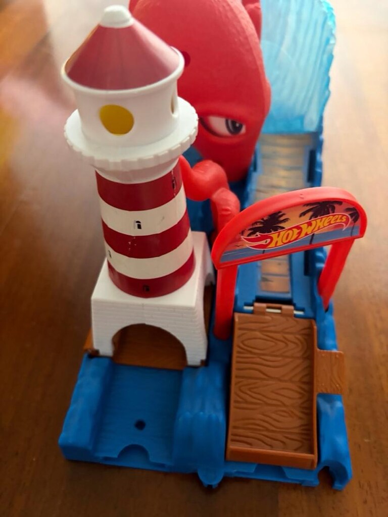 hotwheels kırmızı ahtapot - 4