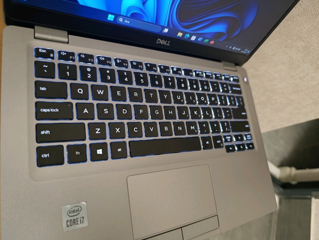 Dell Latitude 5310 – Intel Core i7 / 8 GB RAM / 256 GB NVMe SSD - 2