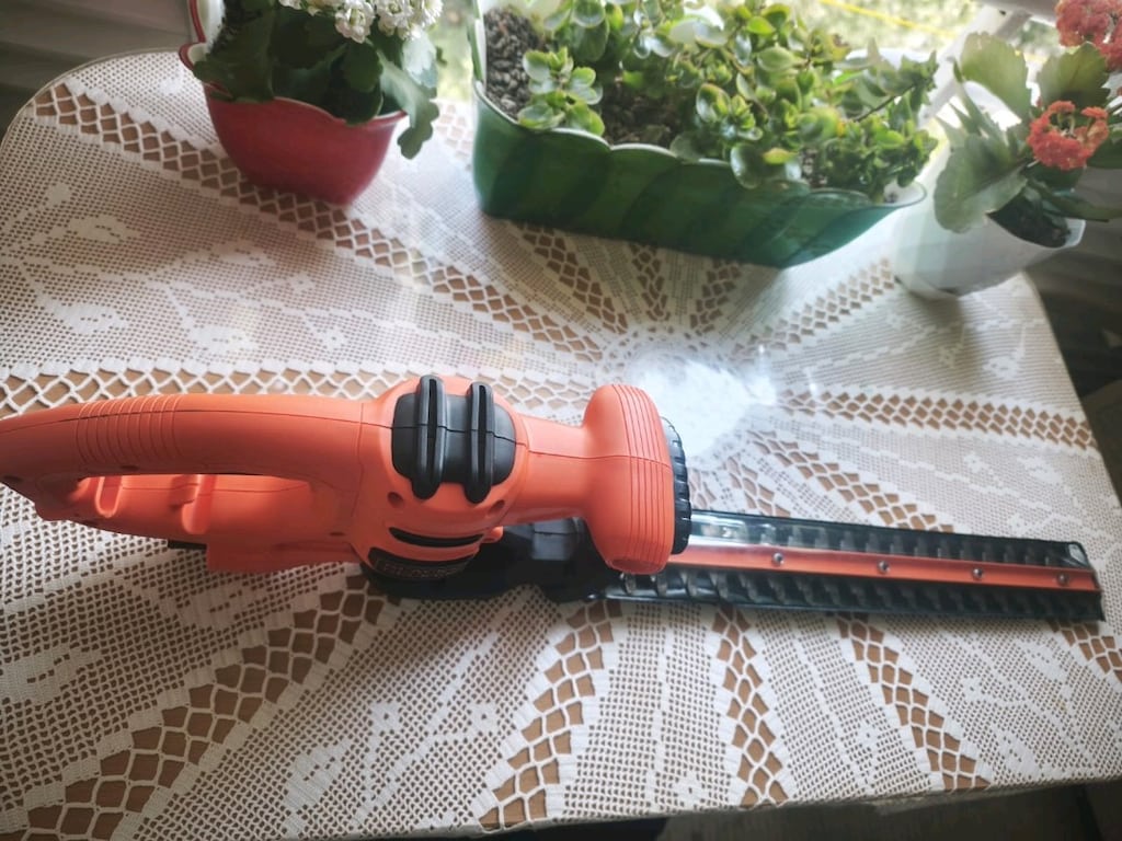 Black & Decker BEHT201 420W 45 cm Elektrikli Çit Budama Makinesi - 2