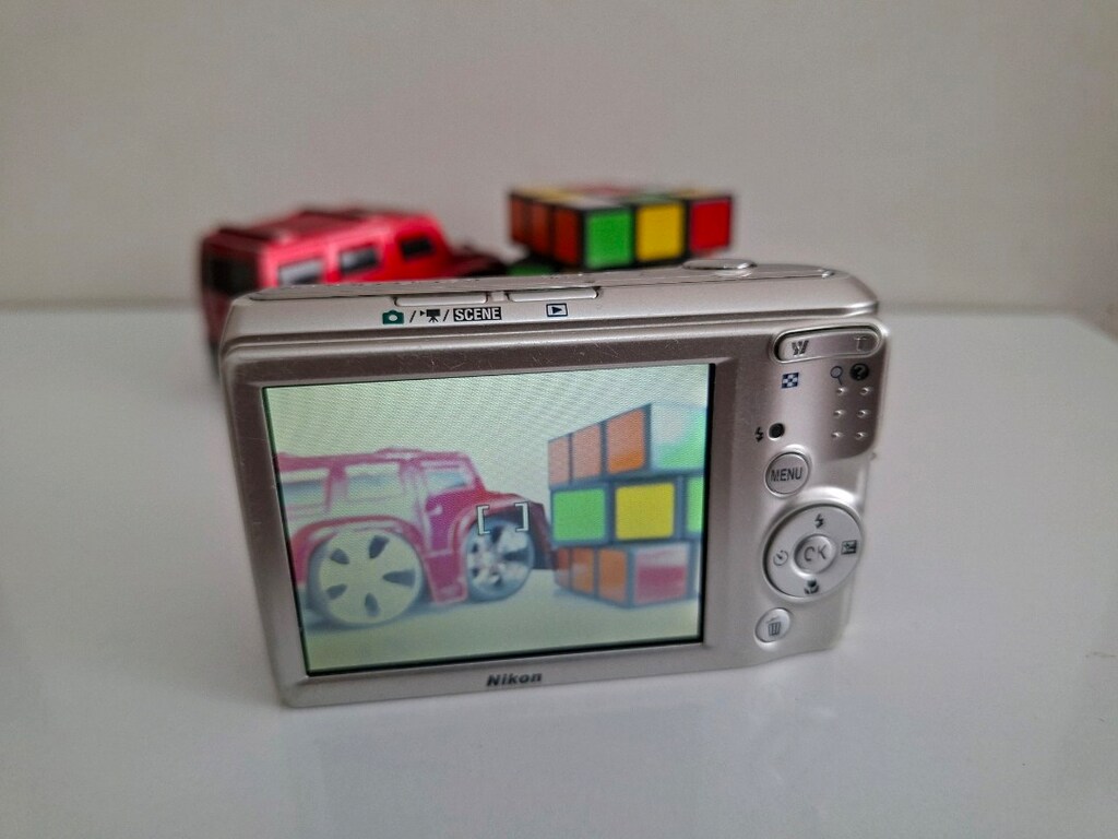 Nikon Coolpix L20 Dijital Fotoğraf Makinesi 10.0 Megapiksel 3.6X Zoom - 12
