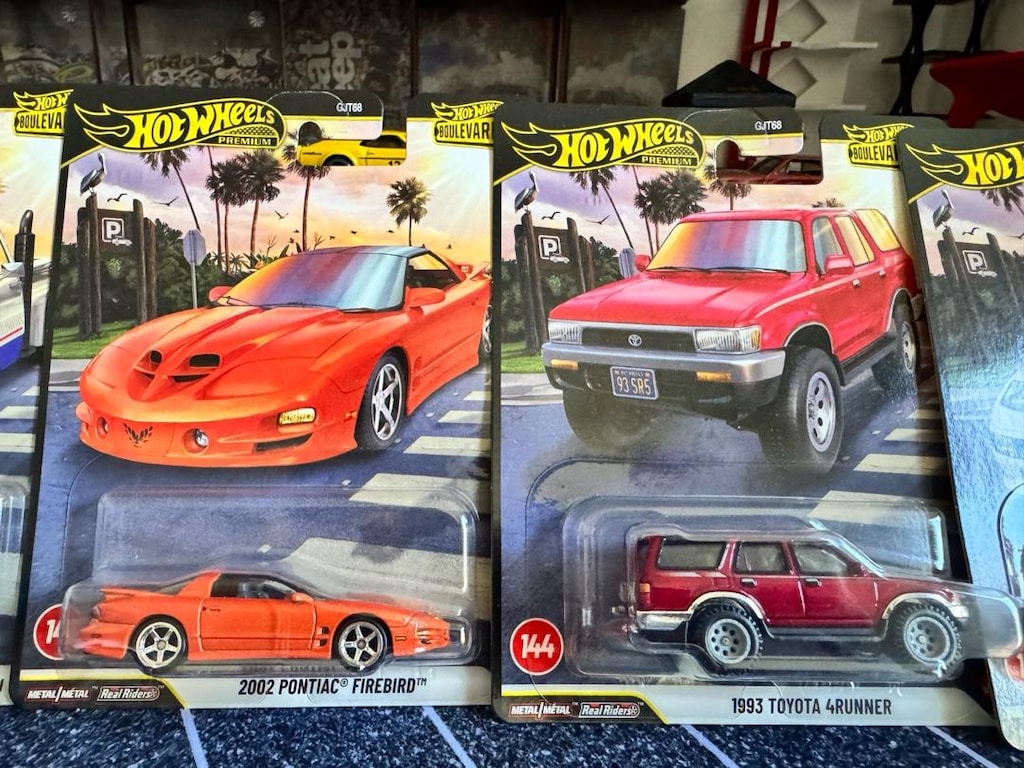 HOTWHEELS PREMIUM BOULEVARD SET - 3