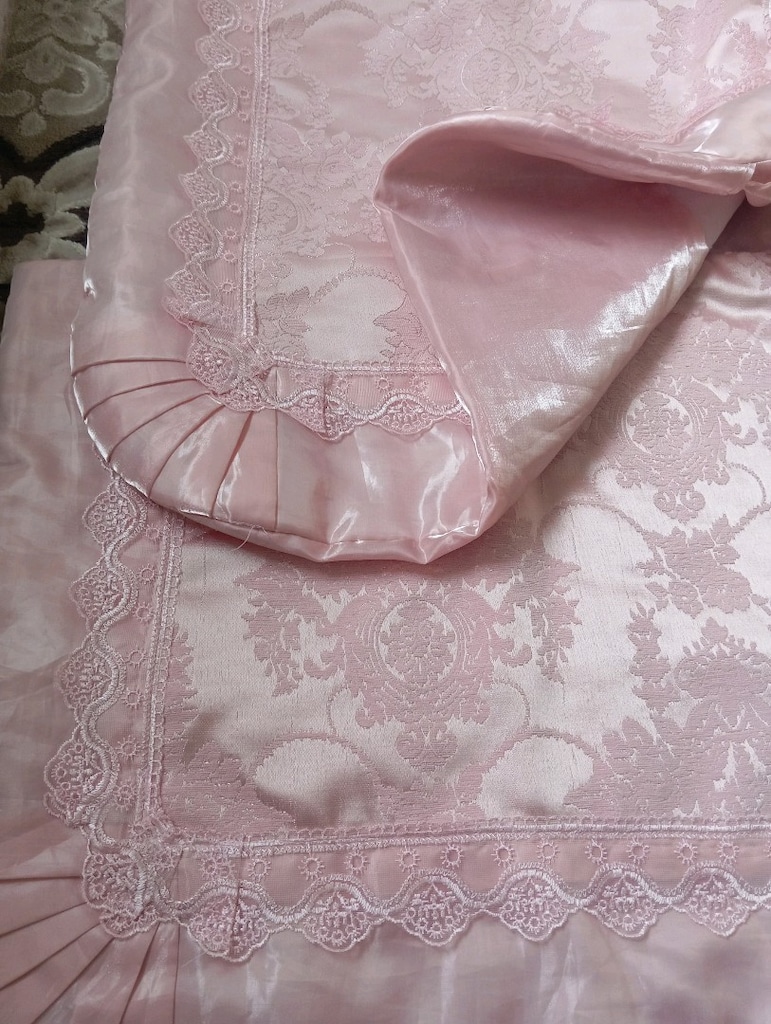Pudra Pembe Çeyizlik Yatak Odası Seti (3 Parça Halı Takımı + Yatak Ört - 6