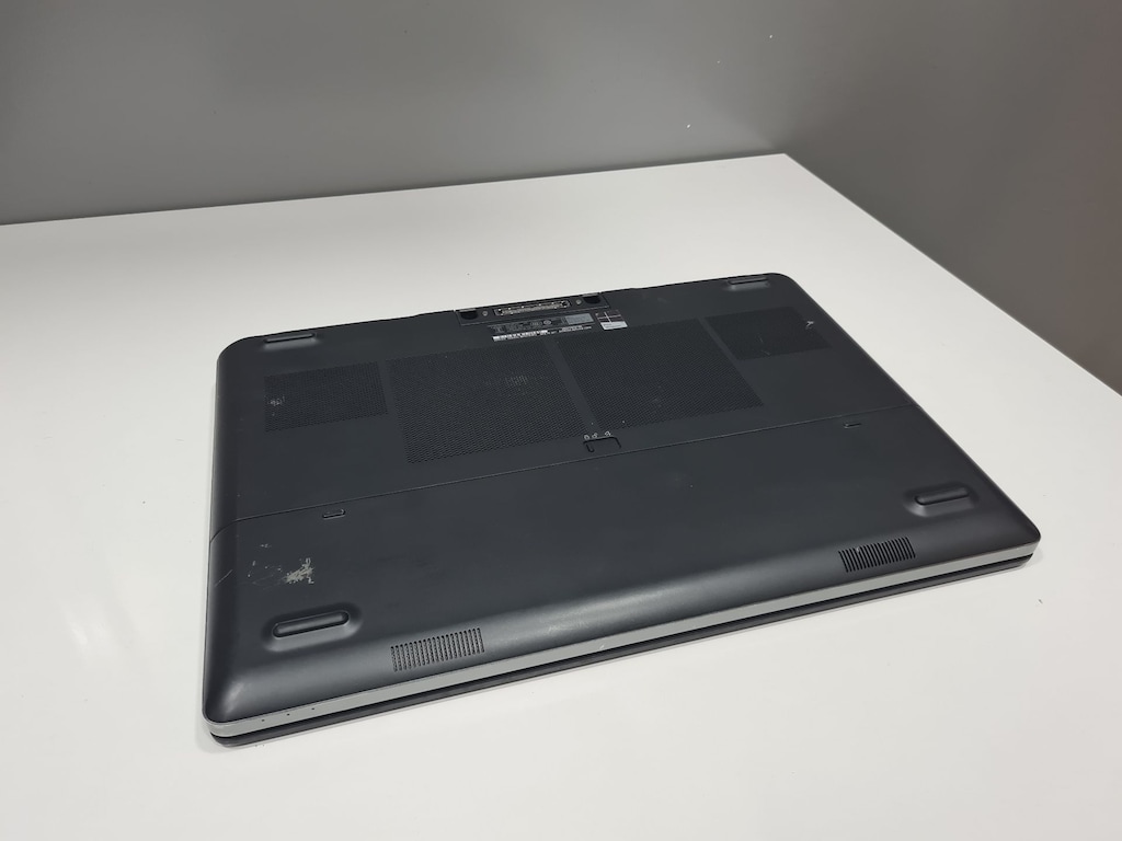DELL İ7 6820HQ + 17.3 İNÇ FULL HD+ 32 GB RAM+QUADRO 4 GB 256 BİT - 5
