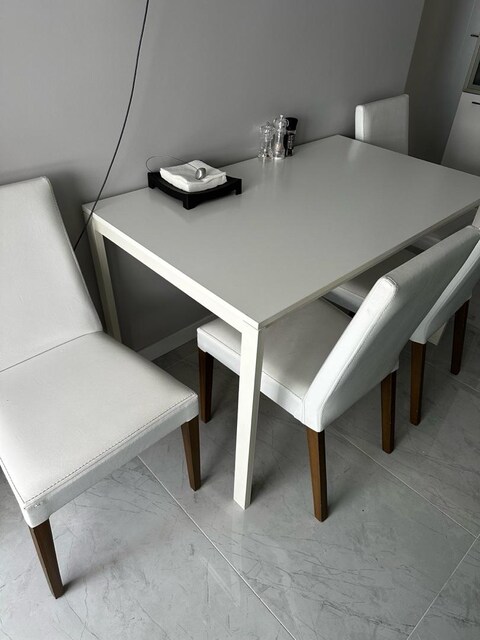 ikea beyaz mutfak masasi